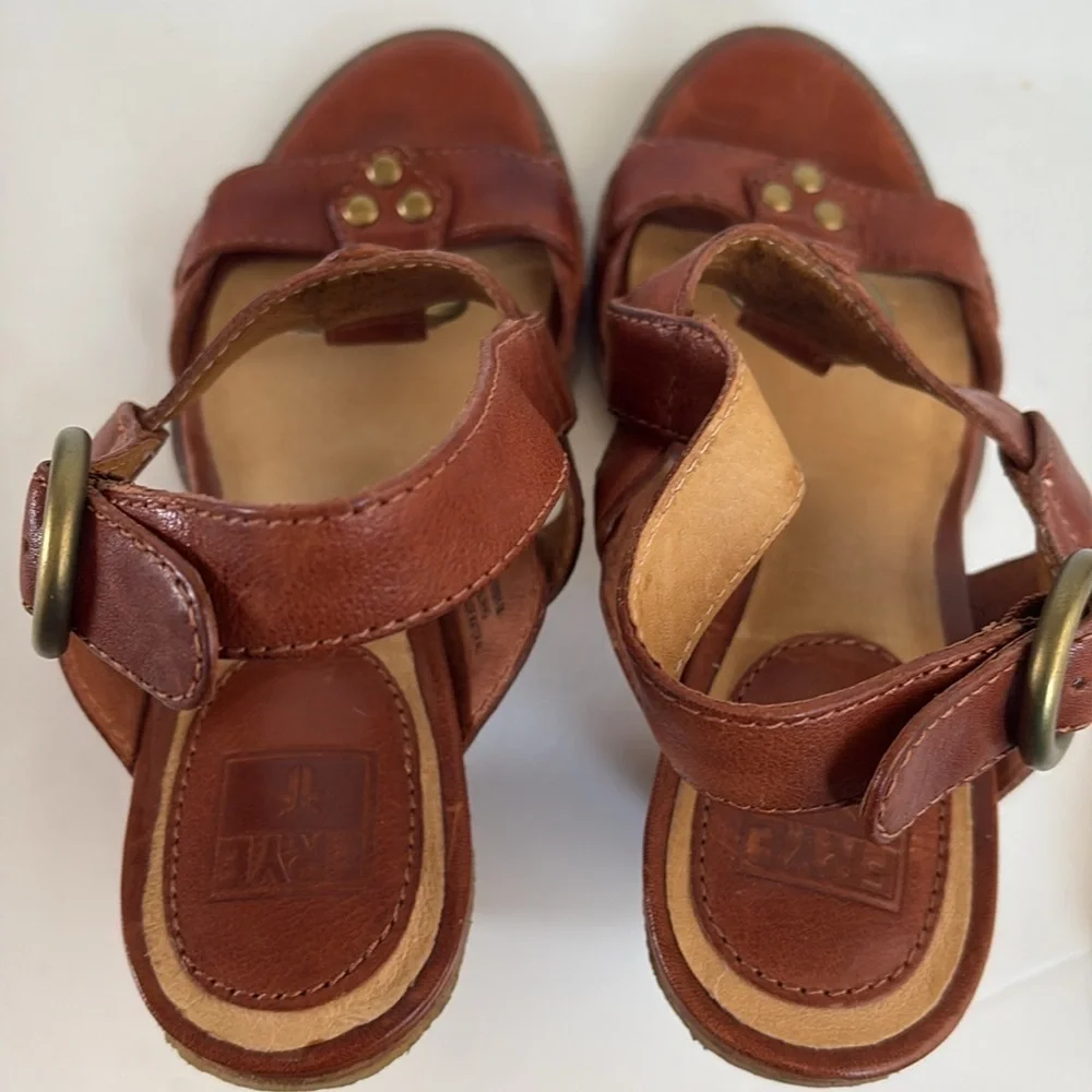 Frye Mandy T Strap brown leather up gladiator gold hardware open toe sandal cone